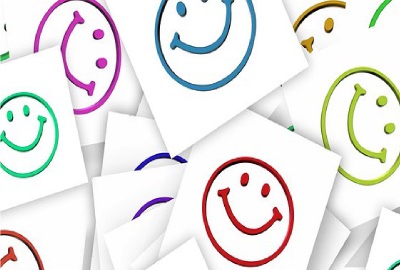 Image of 'happy face' stickers signifying happy end-users in IT service negotiations.