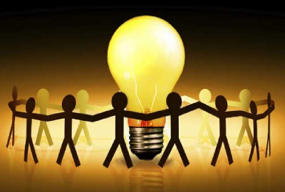 Image of stick figures holding hands encircling a light bulb depicting following steps of a meeting agenda.